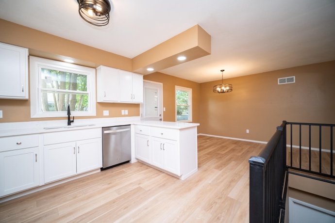 708 MISSION, FREEPORT, Illinois 61032, 3 Bedrooms Bedrooms, ,2 BathroomsBathrooms,House,For Sale,MISSION,202604259