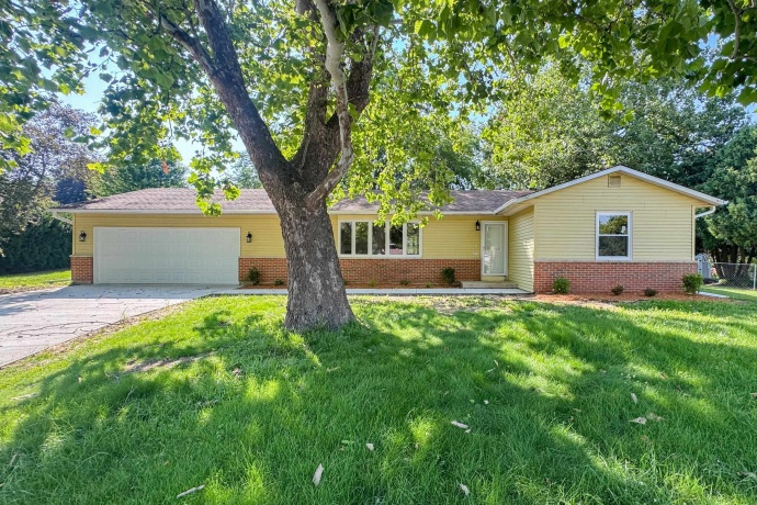 708 MISSION, FREEPORT, Illinois 61032, 3 Bedrooms Bedrooms, ,2 BathroomsBathrooms,House,For Sale,MISSION,202604259