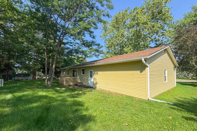 708 MISSION, FREEPORT, Illinois 61032, 3 Bedrooms Bedrooms, ,2 BathroomsBathrooms,House,For Sale,MISSION,202604259
