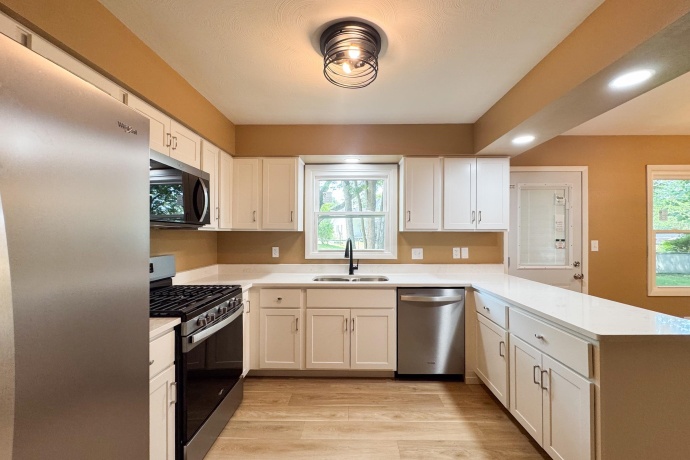 708 MISSION, FREEPORT, Illinois 61032, 3 Bedrooms Bedrooms, ,2 BathroomsBathrooms,House,For Sale,MISSION,202604259