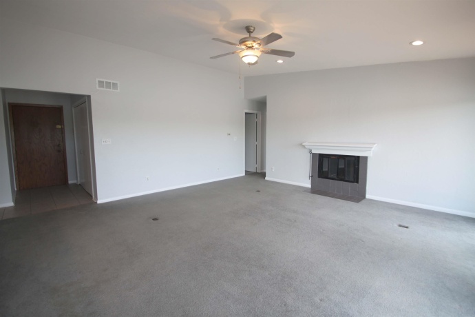 967 Indian Ter #6, ROCKFORD, Illinois 61103, 2 Bedrooms Bedrooms, ,1 BathroomBathrooms,Condominium,For Sale,Indian Ter #6,202604277