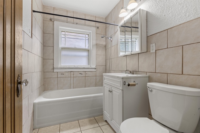 2215 13th, ROCKFORD, Illinois 61104, ,2 Units,For Sale,13th,202604280
