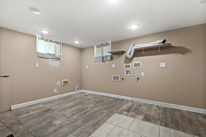 2215 13th, ROCKFORD, Illinois 61104, ,2 Units,For Sale,13th,202604280
