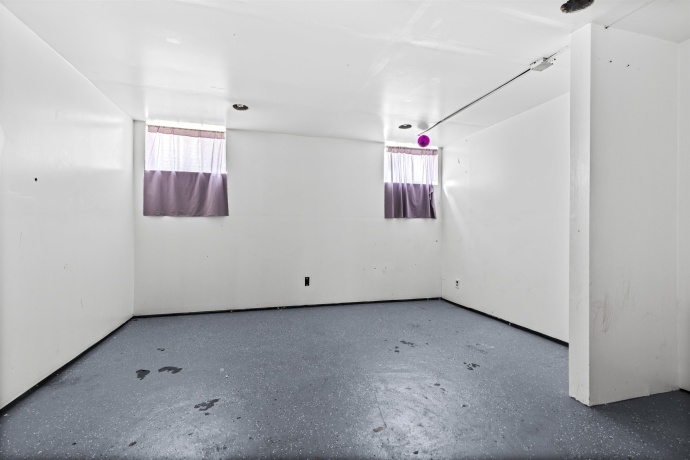 2215 13th, ROCKFORD, Illinois 61104, ,2 Units,For Sale,13th,202604280