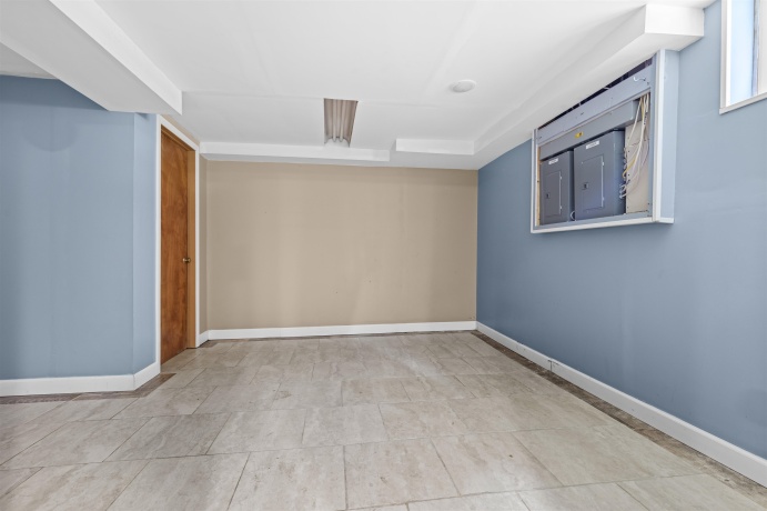 2215 13th, ROCKFORD, Illinois 61104, ,2 Units,For Sale,13th,202604280