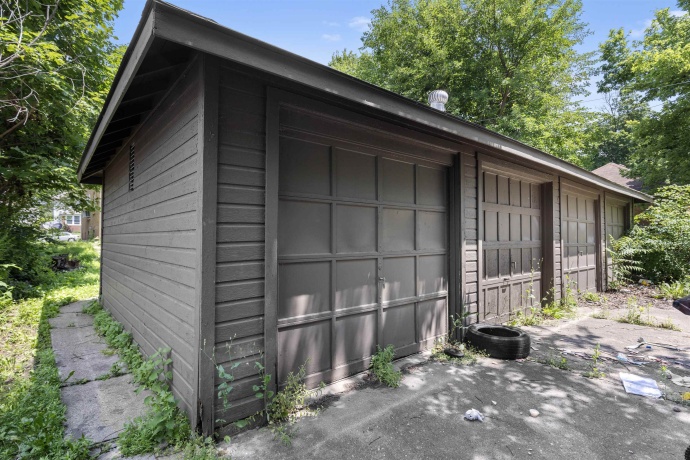 2215 13th, ROCKFORD, Illinois 61104, ,2 Units,For Sale,13th,202604280