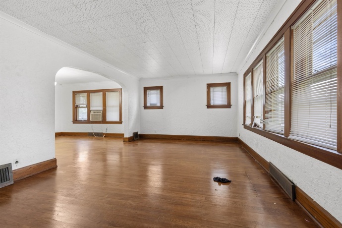 2215 13th, ROCKFORD, Illinois 61104, ,2 Units,For Sale,13th,202604280