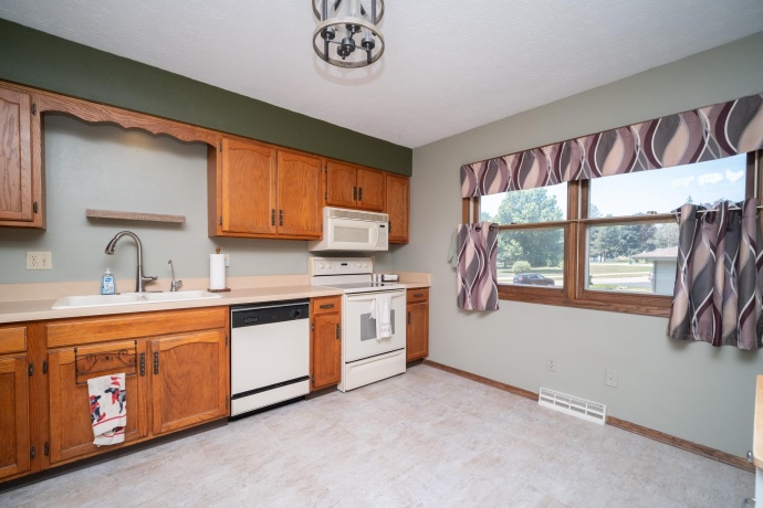 1781 Bracknel, ROCKFORD, Illinois 61103, 4 Bedrooms Bedrooms, ,2 BathroomsBathrooms,House,For Sale,Bracknel,202604282