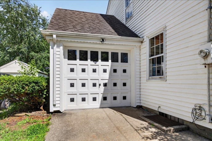 1615 Carney, ROCKFORD, Illinois 61103, 3 Bedrooms Bedrooms, ,1 BathroomBathrooms,House,For Sale,Carney,202604072