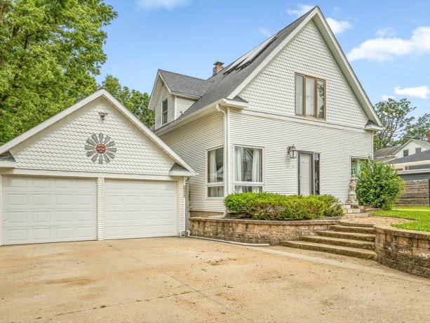 520 Division, PECATONICA, Illinois 61063, 2 Bedrooms Bedrooms, ,3 BathroomsBathrooms,House,For Sale,Division,202604286