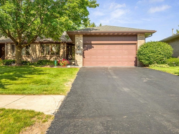 1130 FOX CHASE, ROCKFORD, Illinois 61107, 2 Bedrooms Bedrooms, ,3 BathroomsBathrooms,Condominium,For Sale,FOX CHASE,202604290