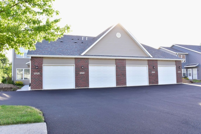 6337 Oak Crest, LOVES PARK, Illinois 61111, 2 Bedrooms Bedrooms, ,2 BathroomsBathrooms,Condominium,For Sale,Oak Crest,202604296