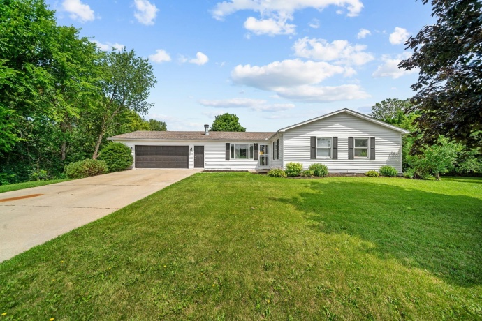 649 Sioux, FREEPORT, Illinois 61032, 6 Bedrooms Bedrooms, ,3 BathroomsBathrooms,House,For Sale,Sioux,202604295