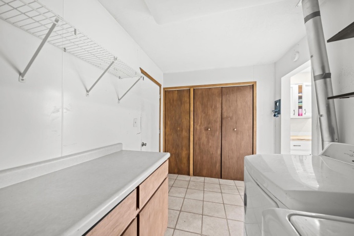 649 Sioux, FREEPORT, Illinois 61032, 6 Bedrooms Bedrooms, ,3 BathroomsBathrooms,House,For Sale,Sioux,202604295