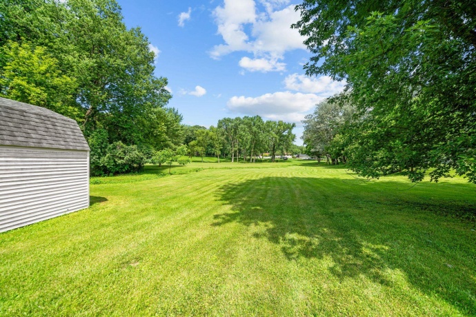 649 Sioux, FREEPORT, Illinois 61032, 6 Bedrooms Bedrooms, ,3 BathroomsBathrooms,House,For Sale,Sioux,202604295