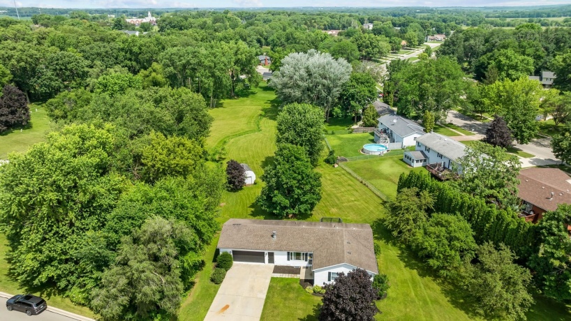 649 Sioux, FREEPORT, Illinois 61032, 6 Bedrooms Bedrooms, ,3 BathroomsBathrooms,House,For Sale,Sioux,202604295