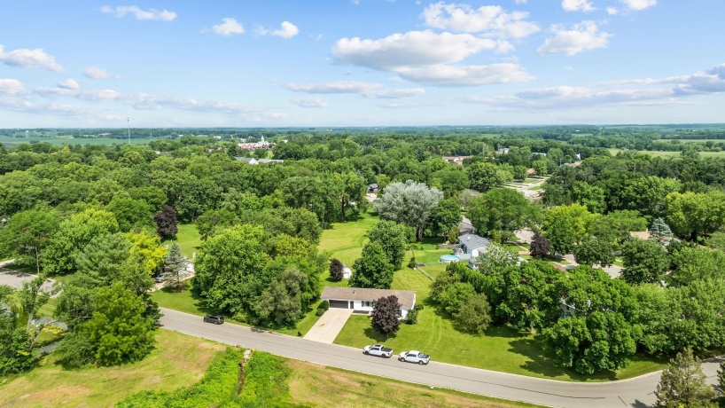 649 Sioux, FREEPORT, Illinois 61032, 6 Bedrooms Bedrooms, ,3 BathroomsBathrooms,House,For Sale,Sioux,202604295