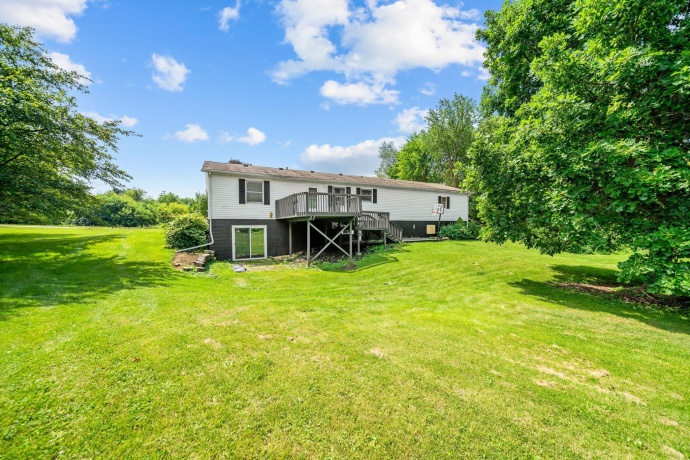 649 Sioux, FREEPORT, Illinois 61032, 6 Bedrooms Bedrooms, ,3 BathroomsBathrooms,House,For Sale,Sioux,202604295