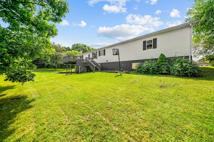 649 Sioux, FREEPORT, Illinois 61032, 6 Bedrooms Bedrooms, ,3 BathroomsBathrooms,House,For Sale,Sioux,202604295