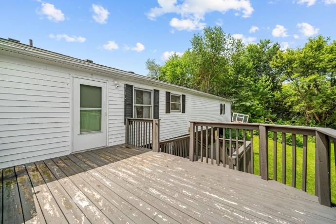 649 Sioux, FREEPORT, Illinois 61032, 6 Bedrooms Bedrooms, ,3 BathroomsBathrooms,House,For Sale,Sioux,202604295