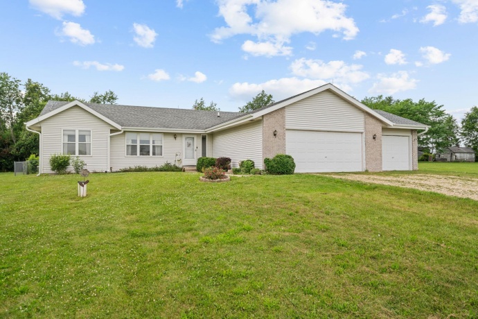 8974 Pecatonica, PECATONICA, Illinois 61063, 3 Bedrooms Bedrooms, ,2 BathroomsBathrooms,House,For Sale,Pecatonica,202604300