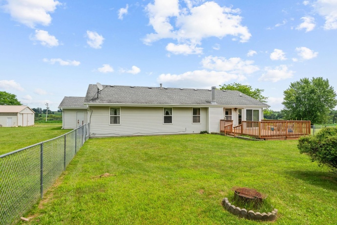 8974 Pecatonica, PECATONICA, Illinois 61063, 3 Bedrooms Bedrooms, ,2 BathroomsBathrooms,House,For Sale,Pecatonica,202604300