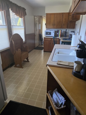1402 Winter, FREEPORT, Illinois 61032, 3 Bedrooms Bedrooms, ,1 BathroomBathrooms,House,For Sale,Winter,202604302
