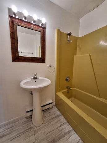 214 Bloomington, Streator, Illinois 61364, 1 Bedroom Bedrooms, ,1 BathroomBathrooms,House,For Sale,Bloomington,202604304