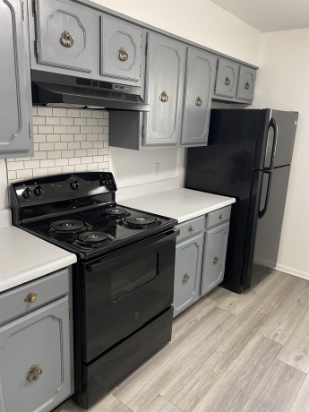 214 Bloomington, Streator, Illinois 61364, 1 Bedroom Bedrooms, ,1 BathroomBathrooms,House,For Sale,Bloomington,202604305