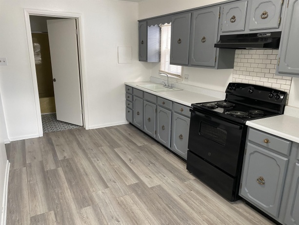 214 Bloomington, Streator, Illinois 61364, 1 Bedroom Bedrooms, ,1 BathroomBathrooms,House,For Sale,Bloomington,202604305