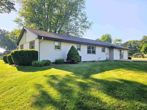 742 Aura, ROCKFORD, Illinois 61108, 3 Bedrooms Bedrooms, ,2 BathroomsBathrooms,House,For Sale,Aura,202604306