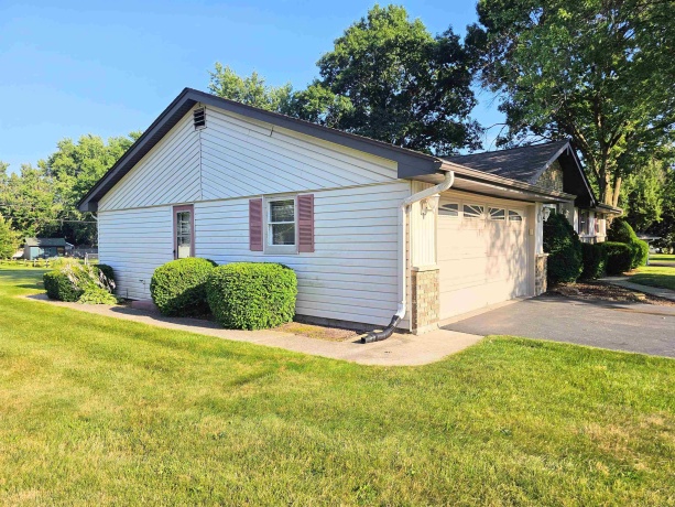 742 Aura, ROCKFORD, Illinois 61108, 3 Bedrooms Bedrooms, ,2 BathroomsBathrooms,House,For Sale,Aura,202604306