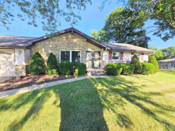 742 Aura, ROCKFORD, Illinois 61108, 3 Bedrooms Bedrooms, ,2 BathroomsBathrooms,House,For Sale,Aura,202604306