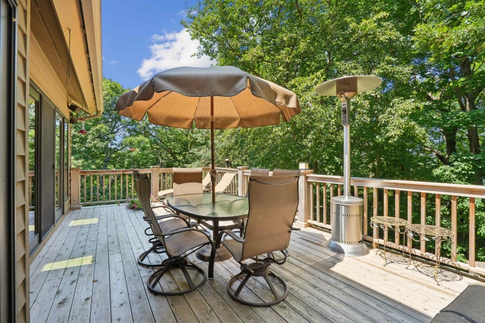 18 Sunrise, GALENA, Illinois 61036, 4 Bedrooms Bedrooms, ,5 BathroomsBathrooms,House,For Sale,Sunrise,202604307