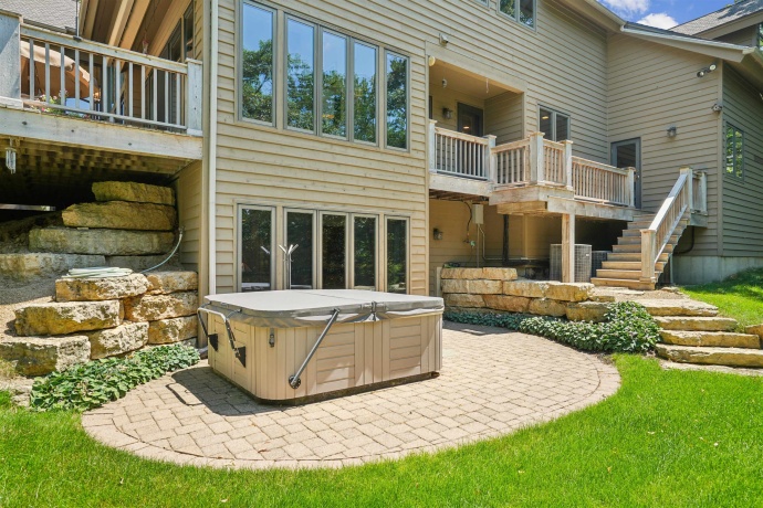 18 Sunrise, GALENA, Illinois 61036, 4 Bedrooms Bedrooms, ,5 BathroomsBathrooms,House,For Sale,Sunrise,202604307