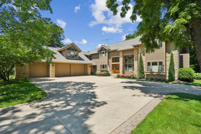 18 Sunrise, GALENA, Illinois 61036, 4 Bedrooms Bedrooms, ,5 BathroomsBathrooms,House,For Sale,Sunrise,202604307