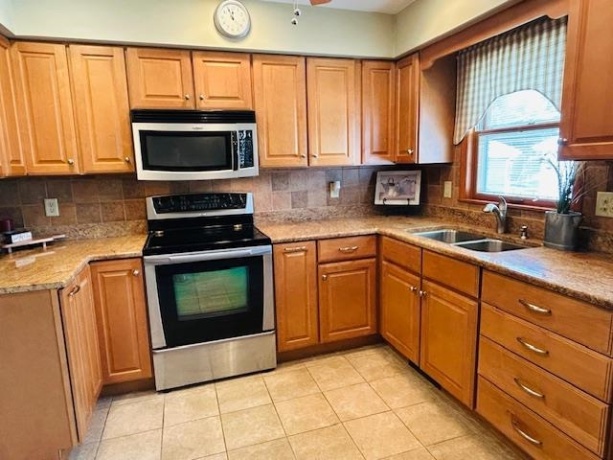 422 8th, BELVIDERE, Illinois 61008, 3 Bedrooms Bedrooms, ,1 BathroomBathrooms,House,For Sale,8th,202604153