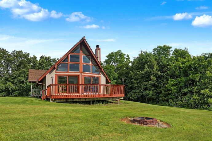 4 Catawba, GALENA, Illinois 61036, 3 Bedrooms Bedrooms, ,2 BathroomsBathrooms,House,For Sale,Catawba,202604319
