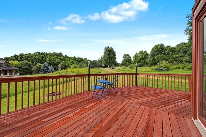 4 Catawba, GALENA, Illinois 61036, 3 Bedrooms Bedrooms, ,2 BathroomsBathrooms,House,For Sale,Catawba,202604319