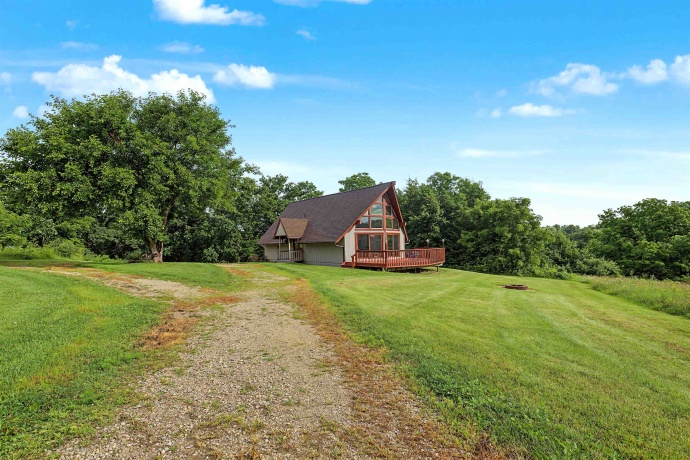 4 Catawba, GALENA, Illinois 61036, 3 Bedrooms Bedrooms, ,2 BathroomsBathrooms,House,For Sale,Catawba,202604319