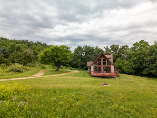 4 Catawba, GALENA, Illinois 61036, 3 Bedrooms Bedrooms, ,2 BathroomsBathrooms,House,For Sale,Catawba,202604319
