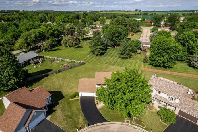 501 Dori, PECATONICA, Illinois 61063, 4 Bedrooms Bedrooms, ,2 BathroomsBathrooms,House,For Sale,Dori,202604323
