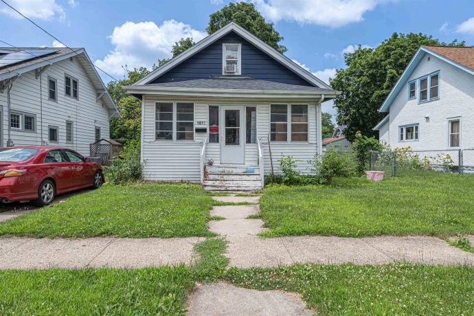1816 Latham, ROCKFORD, Illinois 61103, 4 Bedrooms Bedrooms, ,1 BathroomBathrooms,House,For Sale,Latham,202604329