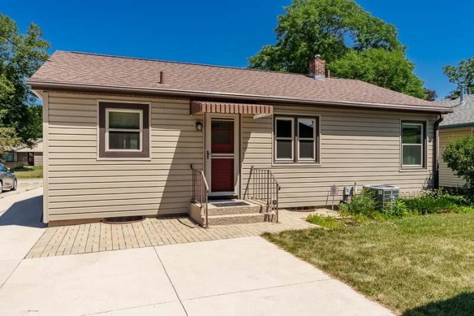 2328 Sharon, ROCKFORD, Illinois 61103, 3 Bedrooms Bedrooms, ,1 BathroomBathrooms,House,For Sale,Sharon,202604330