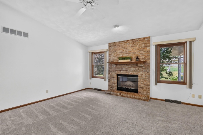 6370 Broadview, BELVIDERE, Illinois 61008, 3 Bedrooms Bedrooms, ,2 BathroomsBathrooms,House,For Sale,Broadview,202604340