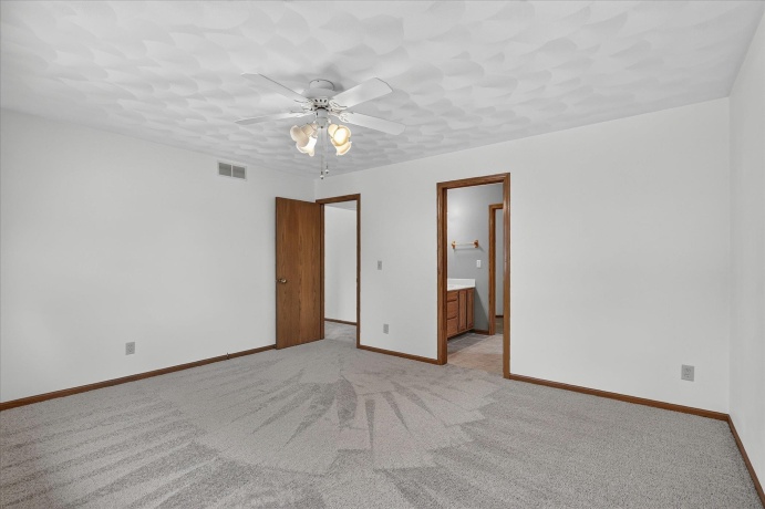 6370 Broadview, BELVIDERE, Illinois 61008, 3 Bedrooms Bedrooms, ,2 BathroomsBathrooms,House,For Sale,Broadview,202604340