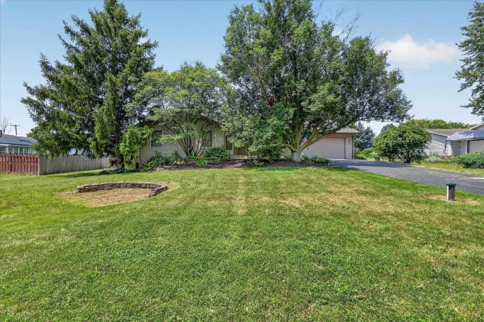 6370 Broadview, BELVIDERE, Illinois 61008, 3 Bedrooms Bedrooms, ,2 BathroomsBathrooms,House,For Sale,Broadview,202604340