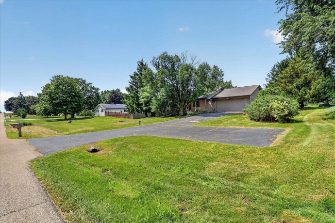 6370 Broadview, BELVIDERE, Illinois 61008, 3 Bedrooms Bedrooms, ,2 BathroomsBathrooms,House,For Sale,Broadview,202604340