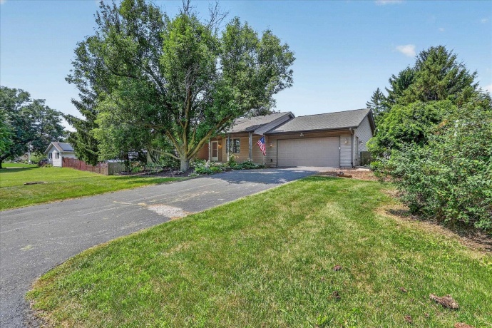 6370 Broadview, BELVIDERE, Illinois 61008, 3 Bedrooms Bedrooms, ,2 BathroomsBathrooms,House,For Sale,Broadview,202604340
