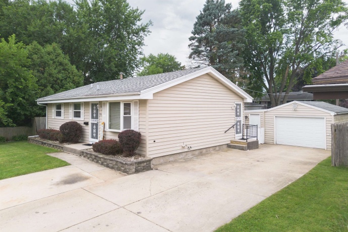 1527 Main, BELVIDERE, Illinois 61008, 3 Bedrooms Bedrooms, ,1 BathroomBathrooms,House,For Sale,Main,202604353